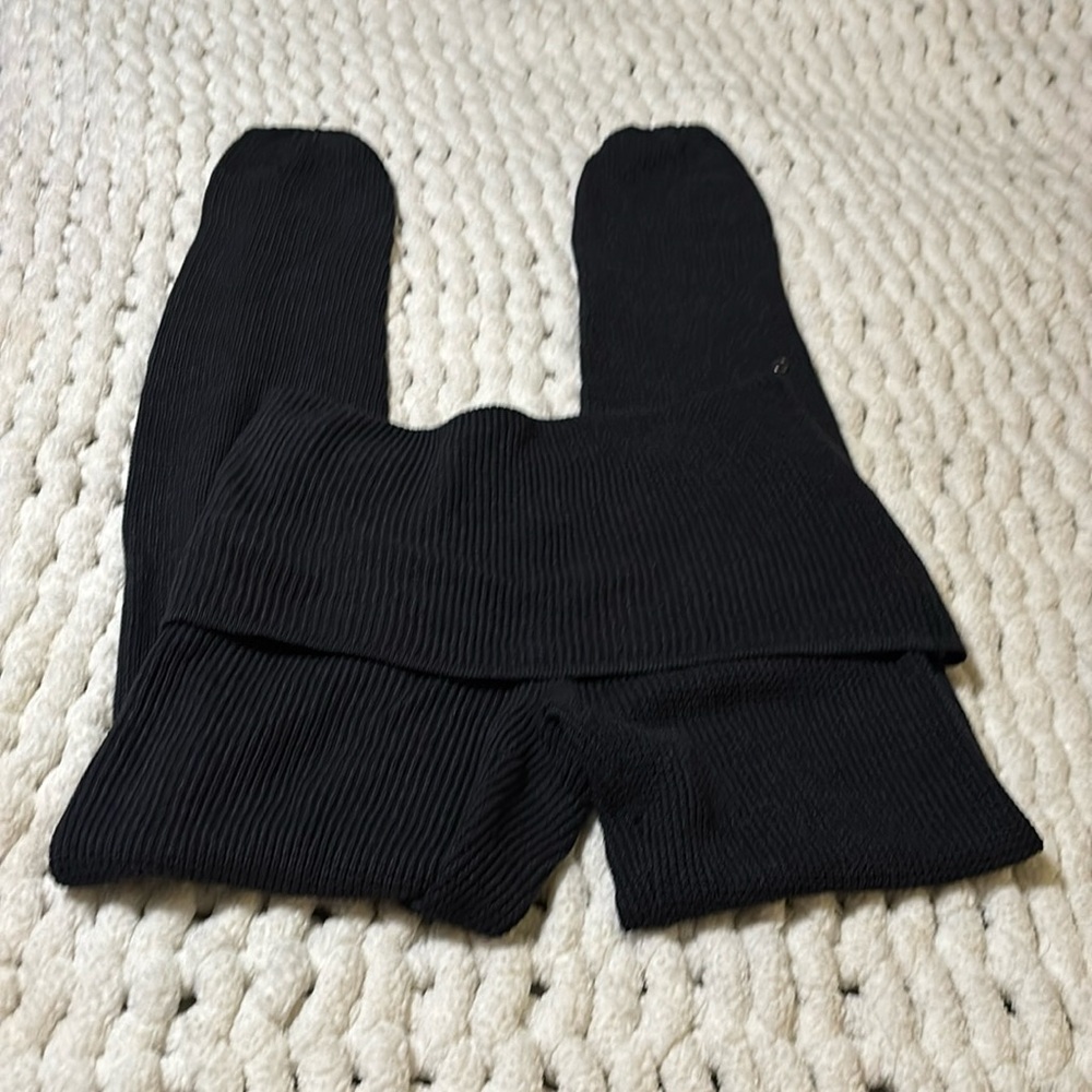 Lululemon size 4 leggings with an over skirt.